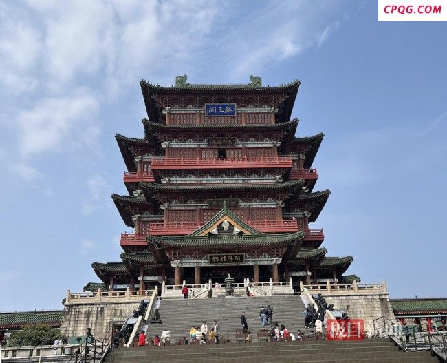 滕王阁景区：没有游客背《岳阳楼记》