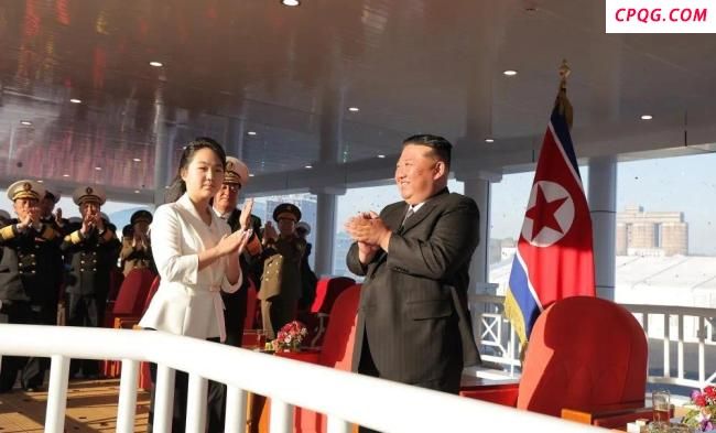 金正恩携女出席驱逐舰入水仪式