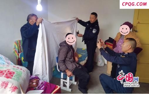 湖南保靖：办证小队走村入户为特殊少年服务