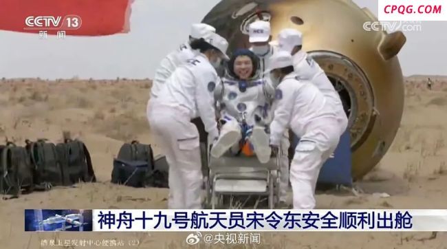 航天员回地球第一顿吃牛肉面和火烧 致敬中国航天人