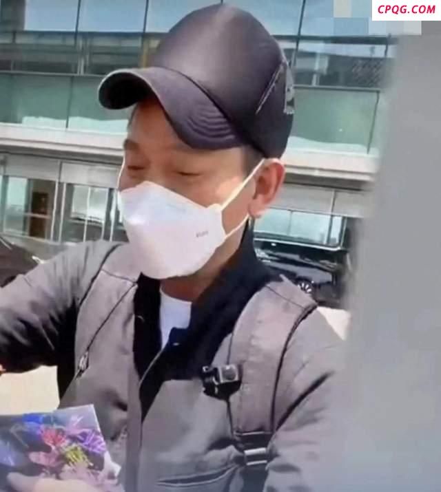 63岁刘德华北京机场被偶遇