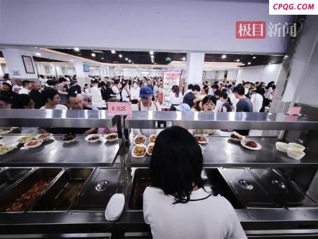 游客在荣昌政府食堂1天吃1500斤猪肉 暖心举措受热捧