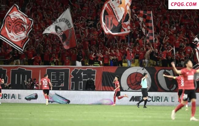 成都2-1浙江取四连胜 继续领跑积分榜
