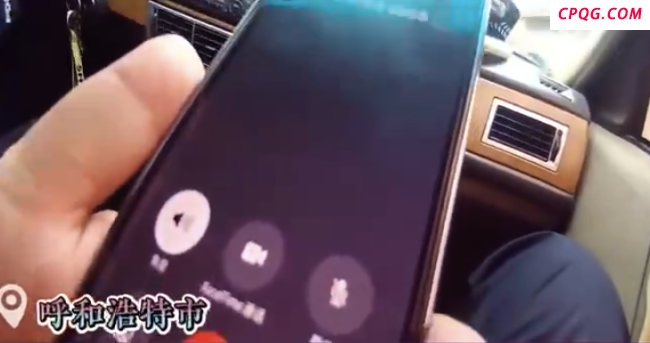 街头警车插队监控曝光真相 返程高峰车流中劈出生命通道