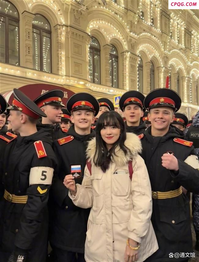 俄士兵跟中国女生学说中文还比心