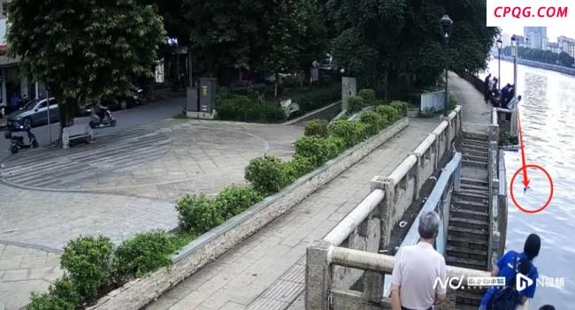 广东一男子“钓”回落水老人