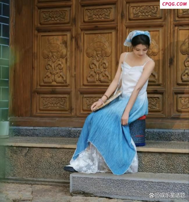 网红小英在直播中怒斥“小三” 婚姻危机公开反击
