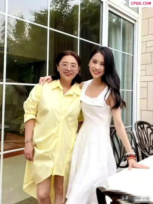 黄圣依说妈妈没有鼓励过她 二十年的叛逆与挣扎