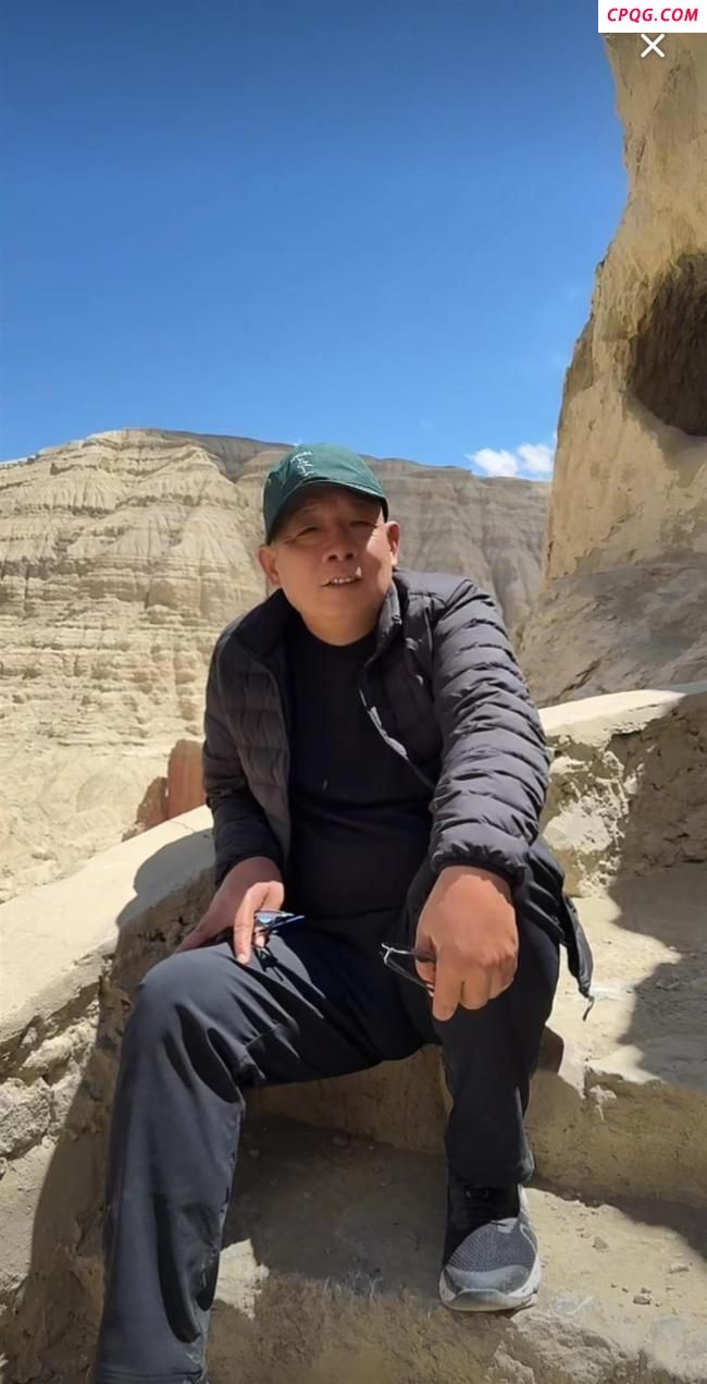 于东来现身西藏景区直播
