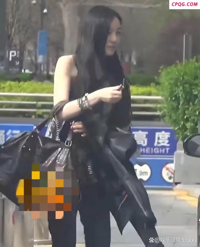 王菲女儿李嫣罕见露面