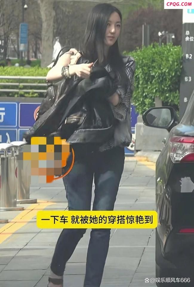 王菲女儿李嫣罕见露面 气质型美女逛街