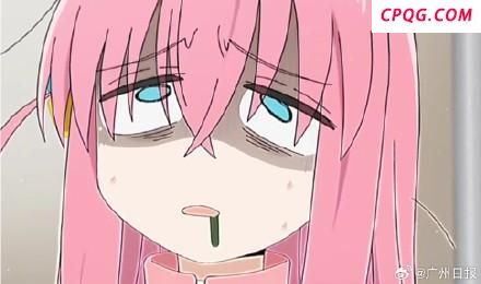 女子玩完剧本杀手指硬成鸡爪