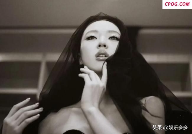 单依纯在《歌手》发布会上打瞌睡 00后松弛感引热议