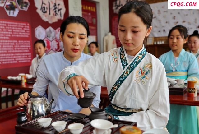 河北秦皇岛：学习茶艺知识 迎接“国际茶日”