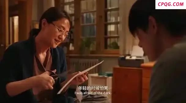 韦一航角色号晒朱媛媛背影配文：妈妈 缅怀永恒的母爱