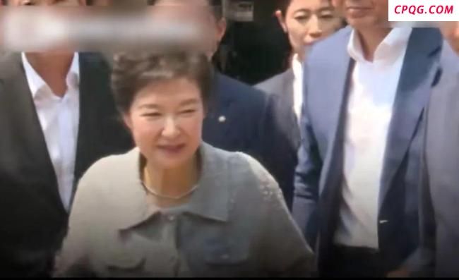73岁朴槿惠罕见外出