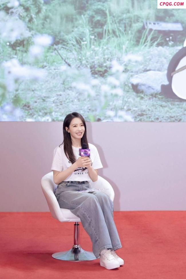 宋茜亮相成都分享公益经历