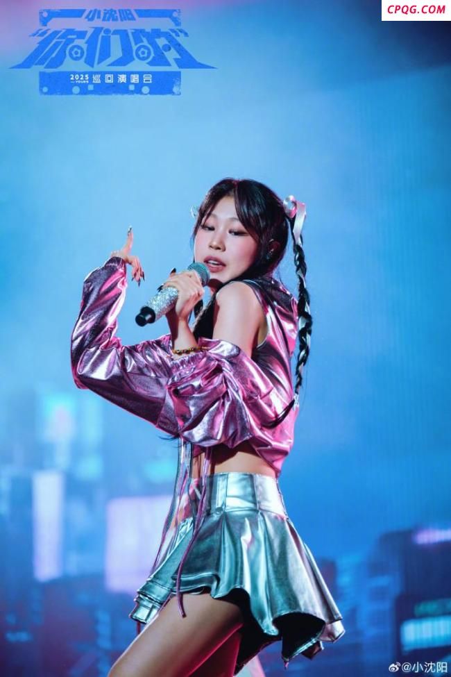 小沈阳晒照回应演唱会争议 接受批评继续努力