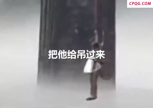 男子被困河道中间 飞手用无人机救援 2分钟成功营救