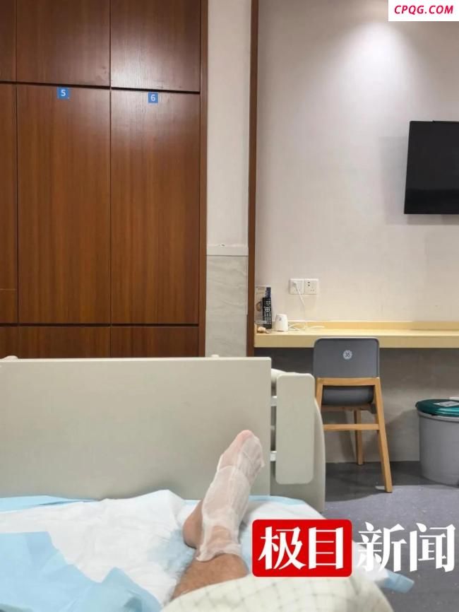 男子散步被青蛇咬后忍痛拍照 记下蛇特征求医