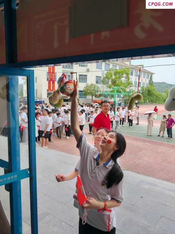 1200余名高考生同唱海阔天空 共赴梦想之旅