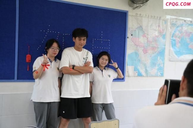 1200余名高考生同唱海阔天空 共赴梦想之旅