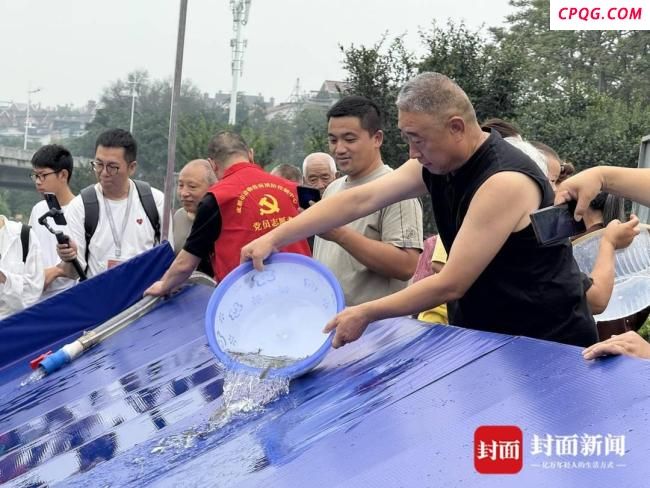 成都16.5万尾鱼苗入河 增殖放流丰富生态