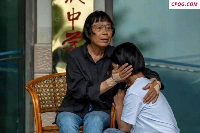 张桂梅一句话让我秒回学生时代 她用生命送考