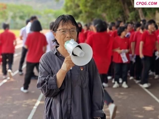 张桂梅一句话让我秒回学生时代 她用生命送考