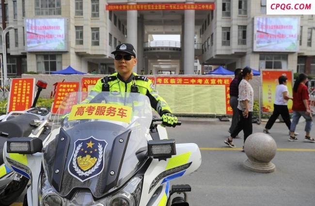 成都交警用无人机护航高考 科技赋能硬核守护