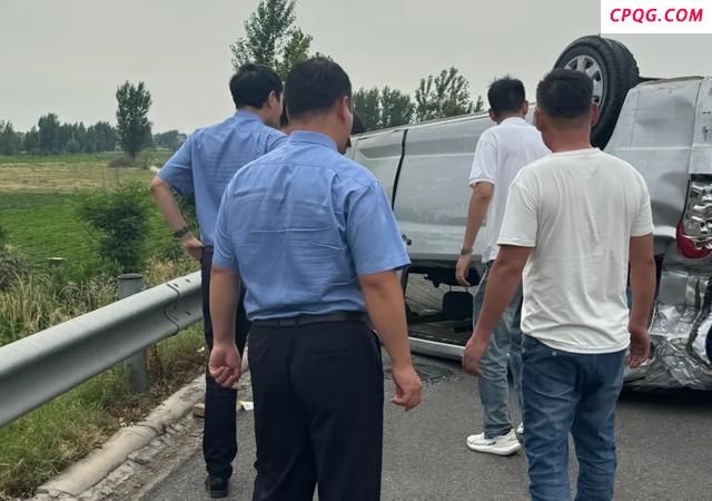 路遇交通事故检察干警施救 紧急救援显担当