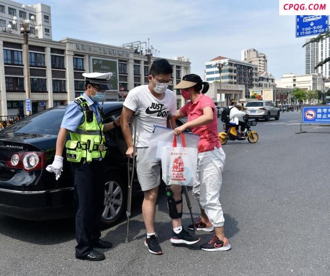 成都交警用无人机护航高考 科技赋能硬核守护