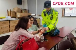 罗马尼亚一货运列车脱轨 油罐车漏油引发紧急处理