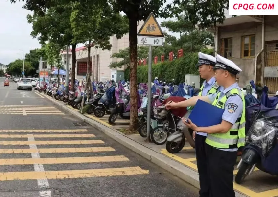 福州交警争分夺秒护考 九项举措保畅通