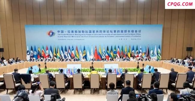 一架总统专机落地北京，特朗普终于坐不住了，白宫突然对华释放信号 美国急切寻求对话