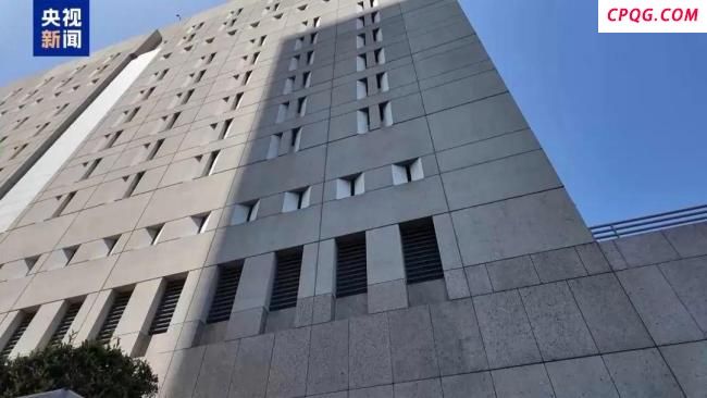 央视记者直击洛杉矶冲突现场 警方发射催泪弹