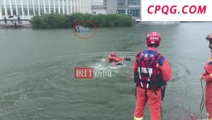 孙俪邓超一家上海被偶遇 移民传闻下的平静生活