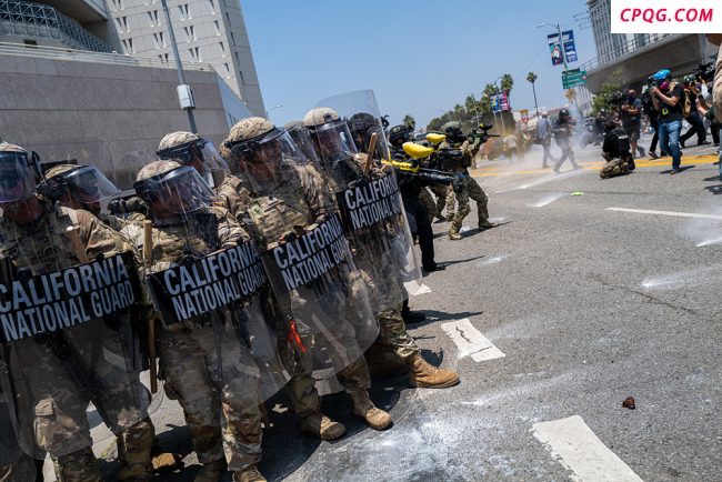 特朗普绕过州长向洛杉矶派兵是越权吗 特朗普在宪政边界的又一次试探？
