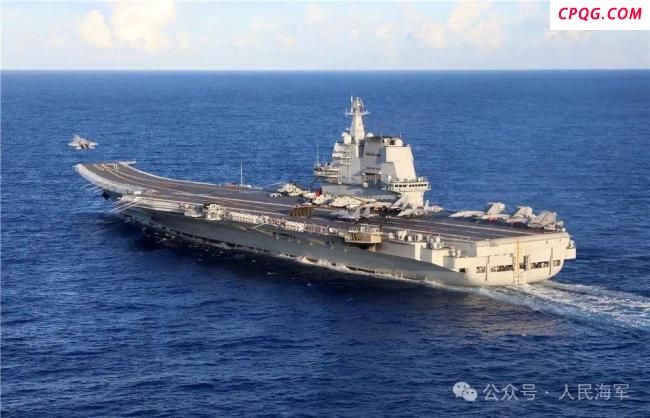 中国双航母赴太平洋训练 画面曝光 展现远海作战能力