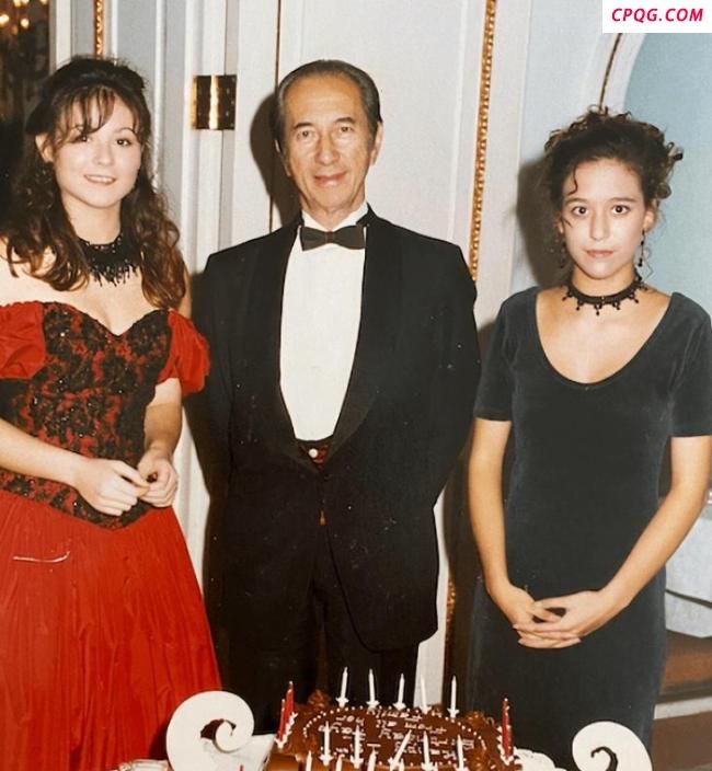 “赌王”孙女街头摆摊当小贩