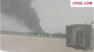 印度坠机机场上空冒起浓烟