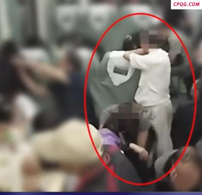 男子火车上猥亵熟睡女旅客被拘14天