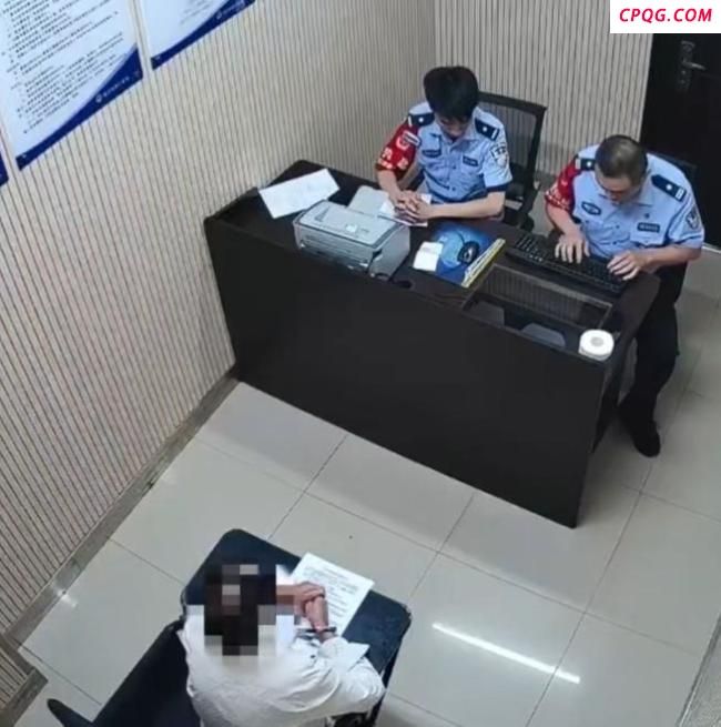 男子火车上猥亵熟睡女旅客被拘14天 乘警及时抓获
