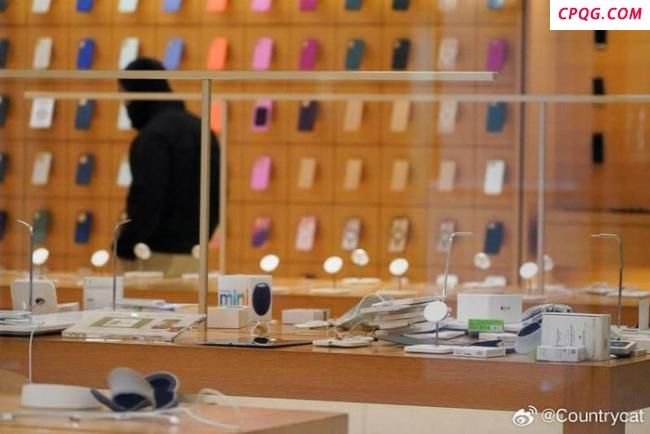 洛杉矶骚乱出现“零元购”，苹果、阿迪等商店遭洗劫！类似的骚乱在美国多个城市爆发