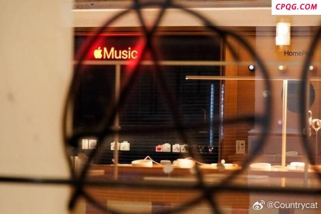 洛杉矶骚乱出现“零元购”，苹果、阿迪等商店遭洗劫！类似的骚乱在美国多个城市爆发