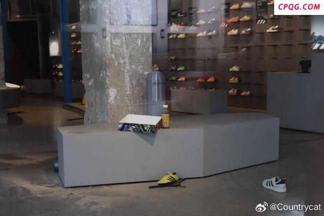 洛杉矶骚乱出现“零元购”，苹果、阿迪等商店遭洗劫！类似的骚乱在美国多个城市爆发