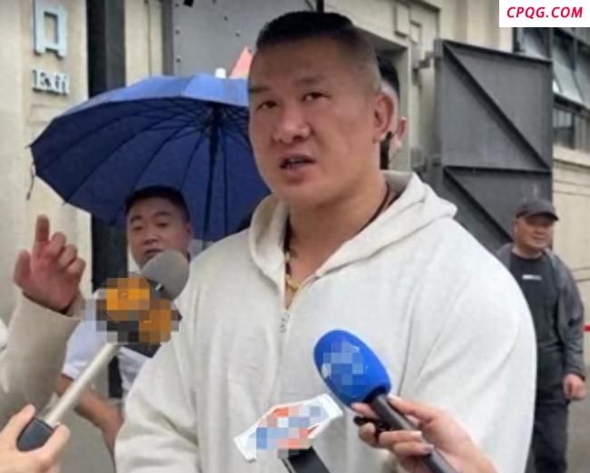 “馆长”同行主持人因烈士家书落泪！