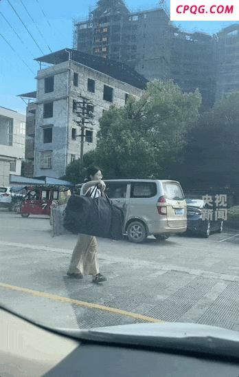 “扁担女孩”邀请大家到广西灌阳旅游