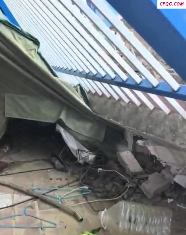 学校回应围墙倒塌致祖孙身亡 暴雨大风酿悲剧