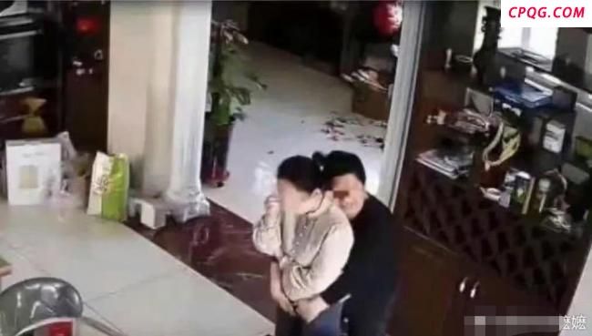 女儿实名举报交警继父私生活混乱